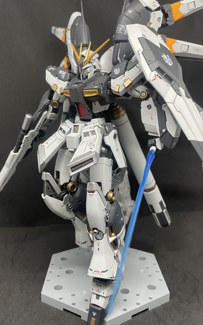 ガンプラ 完成品 RG Hi-νガンダム 全塗装
