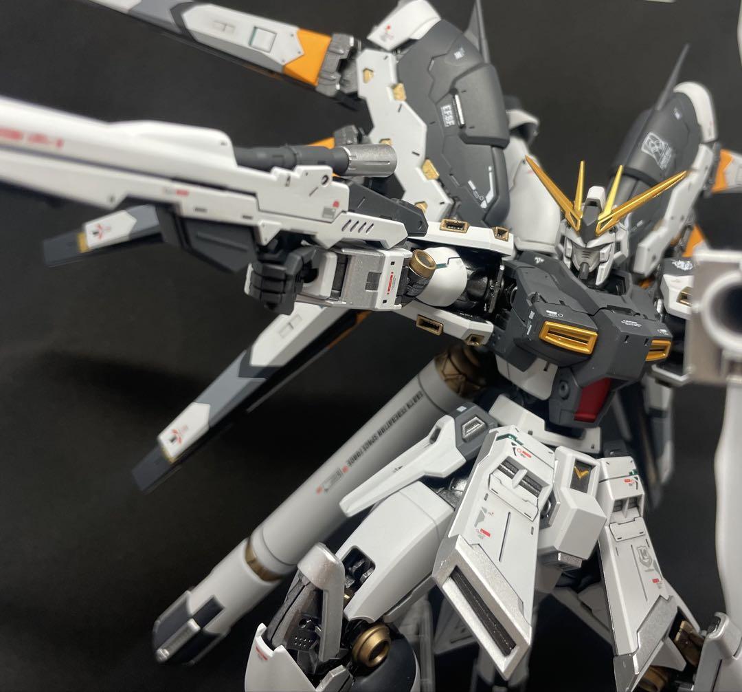 ガンプラ 完成品 RG Hi-νガンダム 全塗装