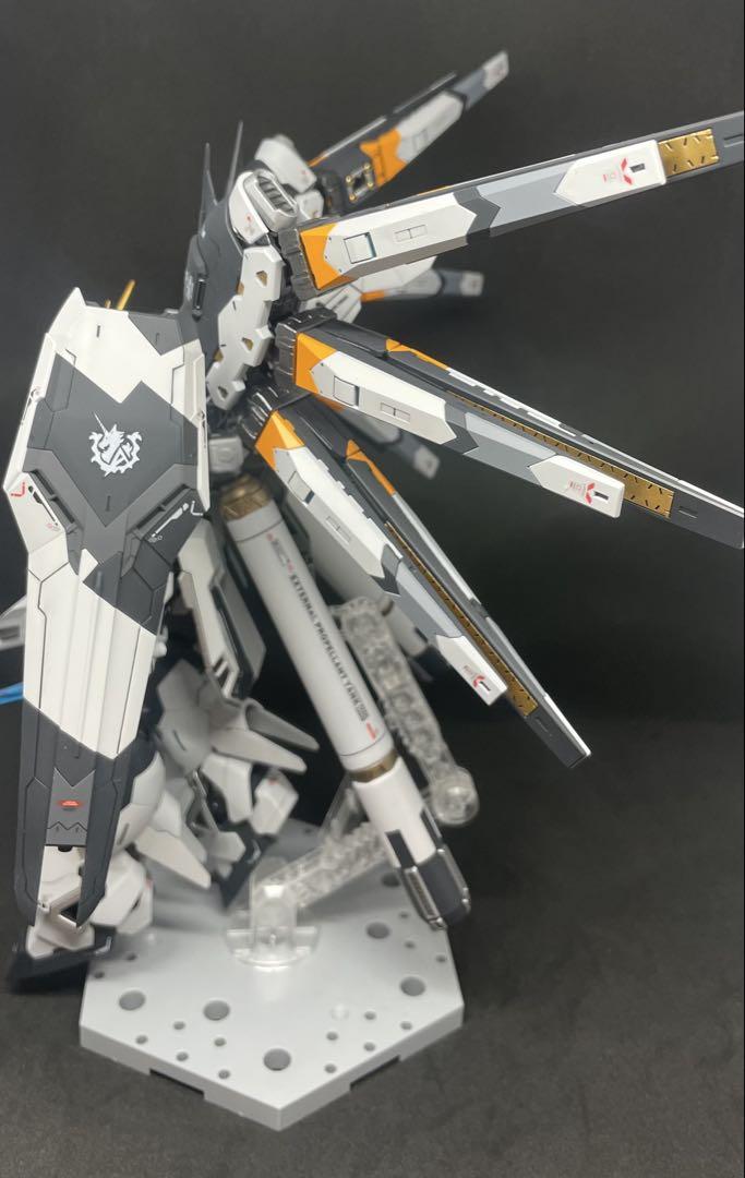 ガンプラ 完成品 RG Hi-νガンダム 全塗装