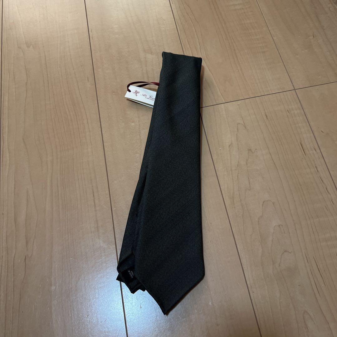 アットヴァンヌッチ　セッテピエゲのネクタイ