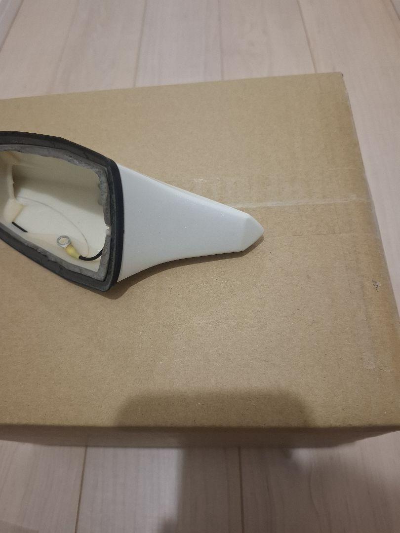 美品!!プリウス 30 α モデリスタ シャークアンテナ 070 パール