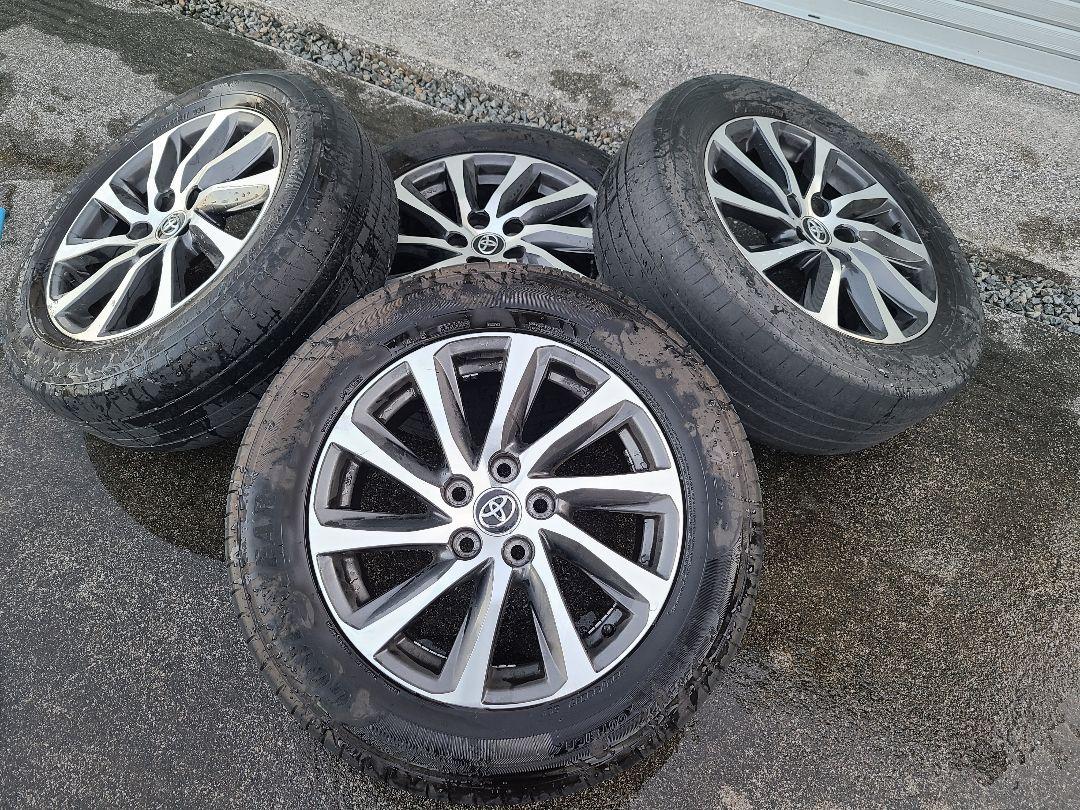 TOYOTAホイール付きタイヤ 画像1