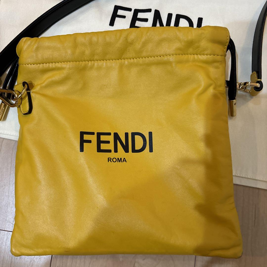 FENDI イエロー ショルダーバッグ