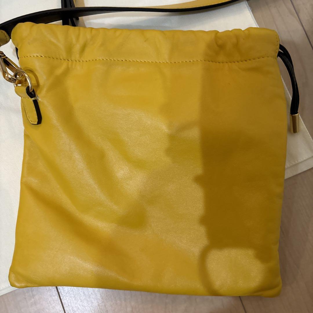 FENDI イエロー ショルダーバッグ