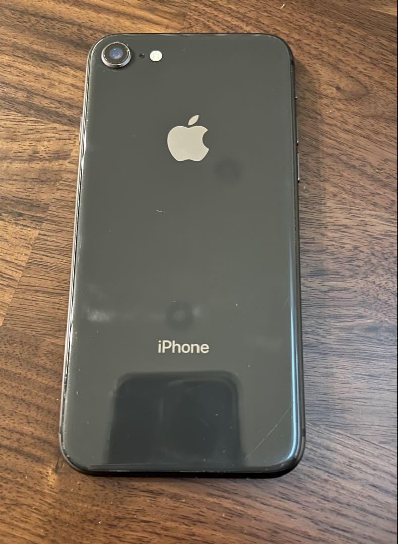 iPhone8 本体　64GB