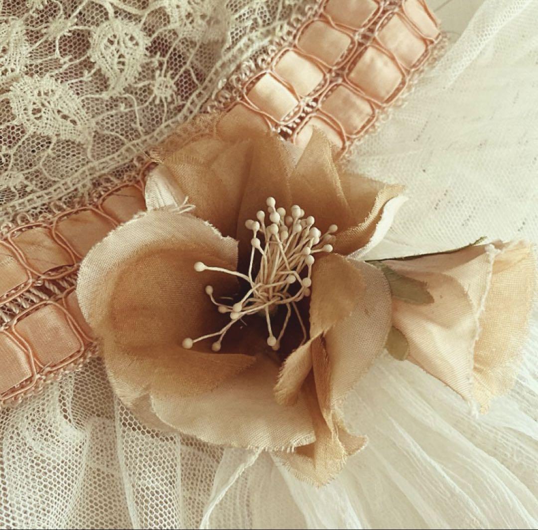 注目の フランスアンティーク✨レース胸飾り つけ襟 お花の装飾のジャポ アンティーク雑貨