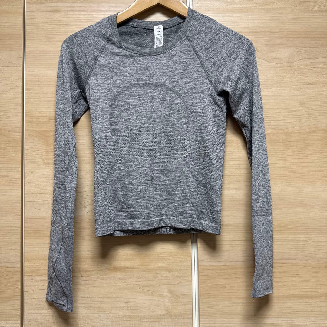 美品 ルルレモンSwiftly Tech 長袖シャツ 2.0 ウエスト丈 美品 ルルレモンSwiftly Tech 長袖シャツ 2.0 ウエスト丈