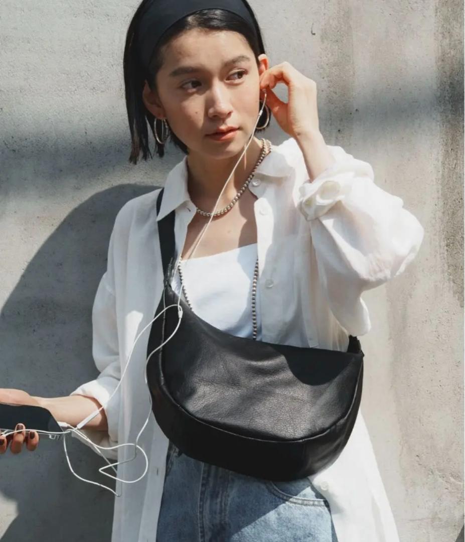 【 russet 】ソフトレザーラウンドショルダーバッグ