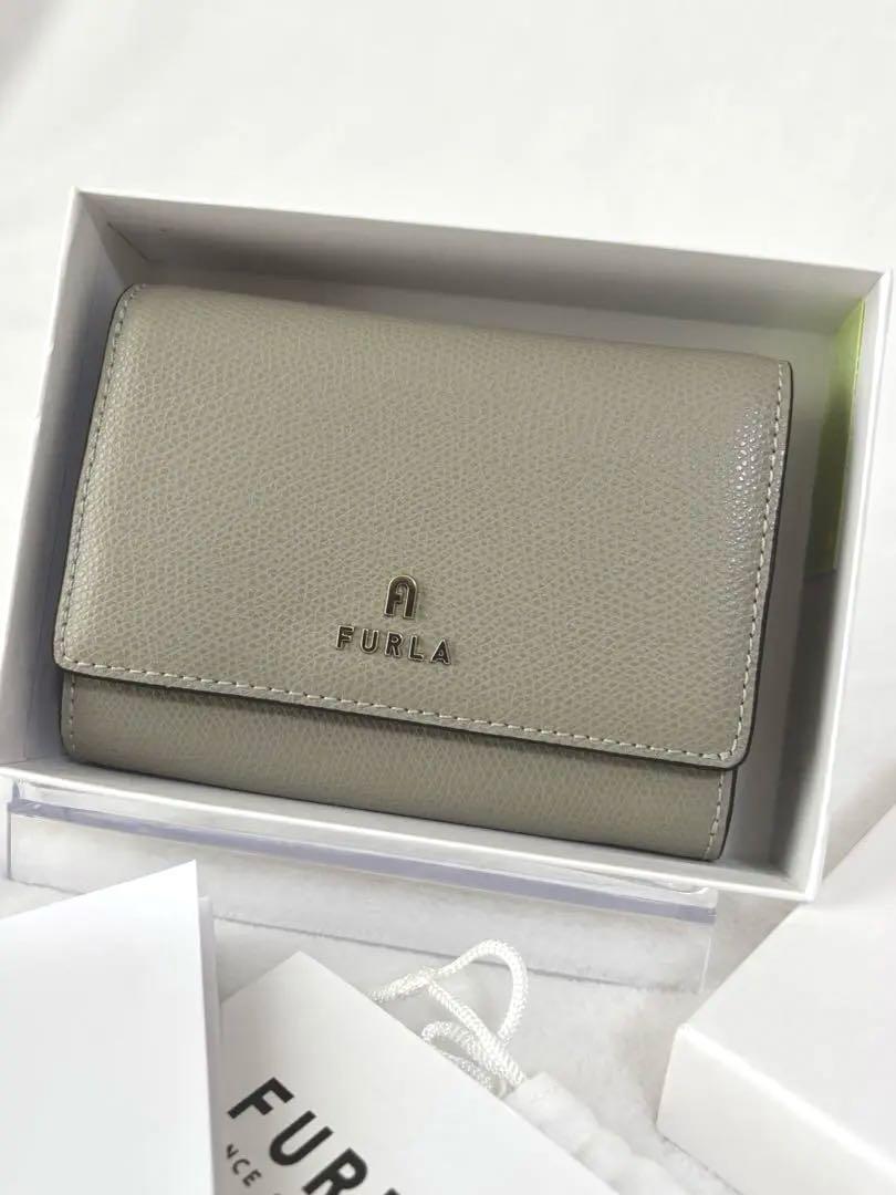 FURLA フルラ　二つ折り財布