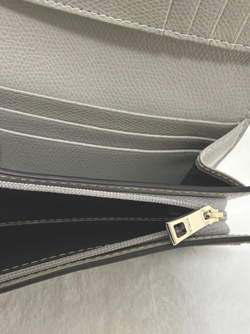 FURLA フルラ　二つ折り財布