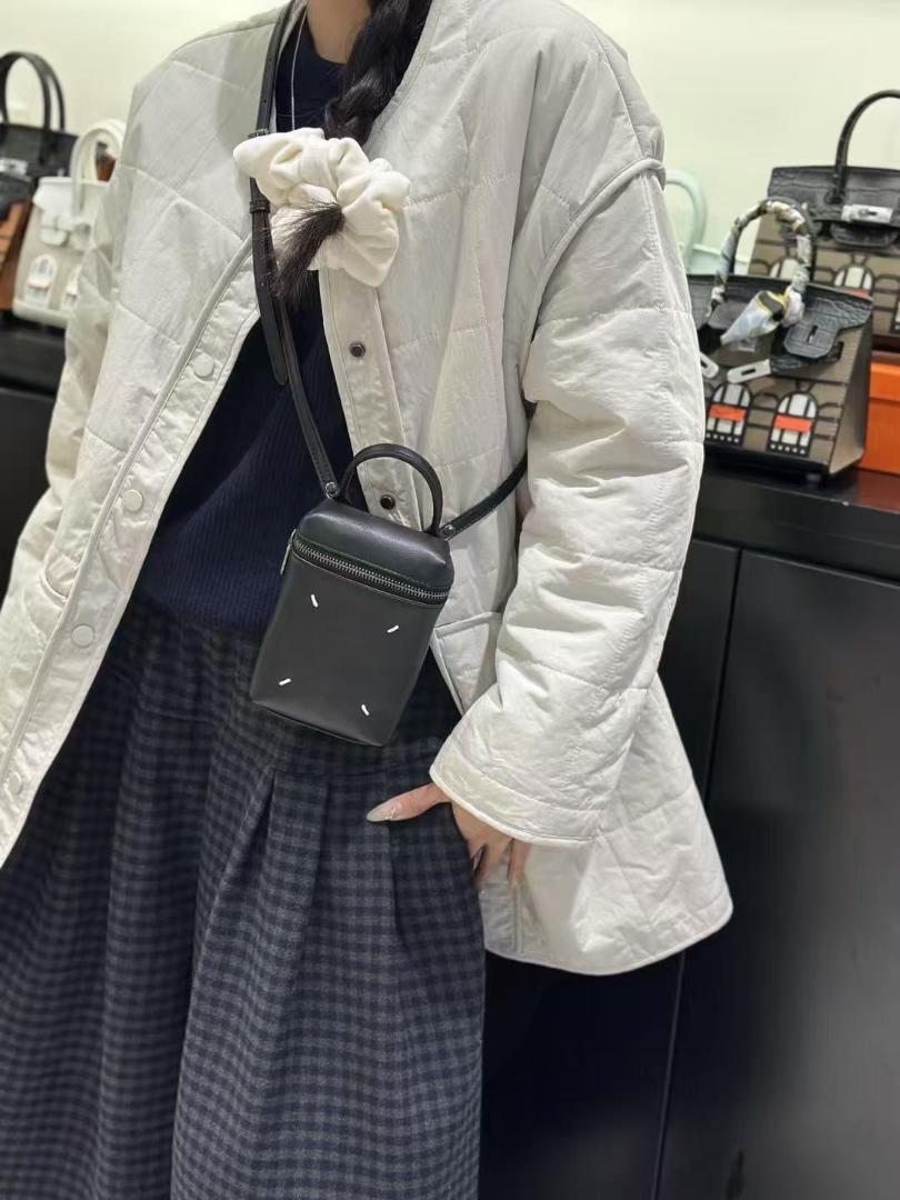 ブラックショルダーバッグ スマホ用