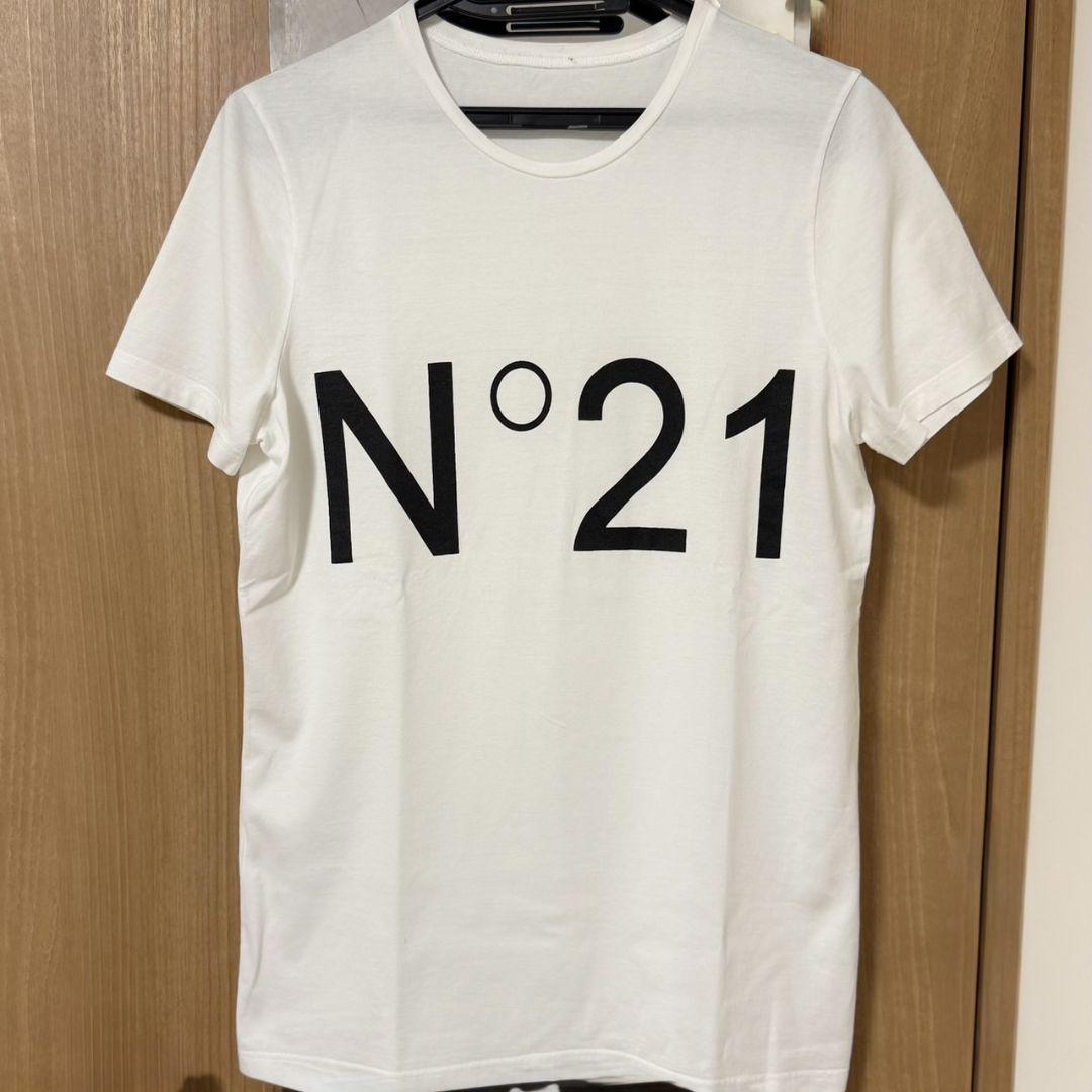 N°21ヌメロヴェントゥーノ極美品ロゴTシャツMホワイト半袖クルーネックブラック