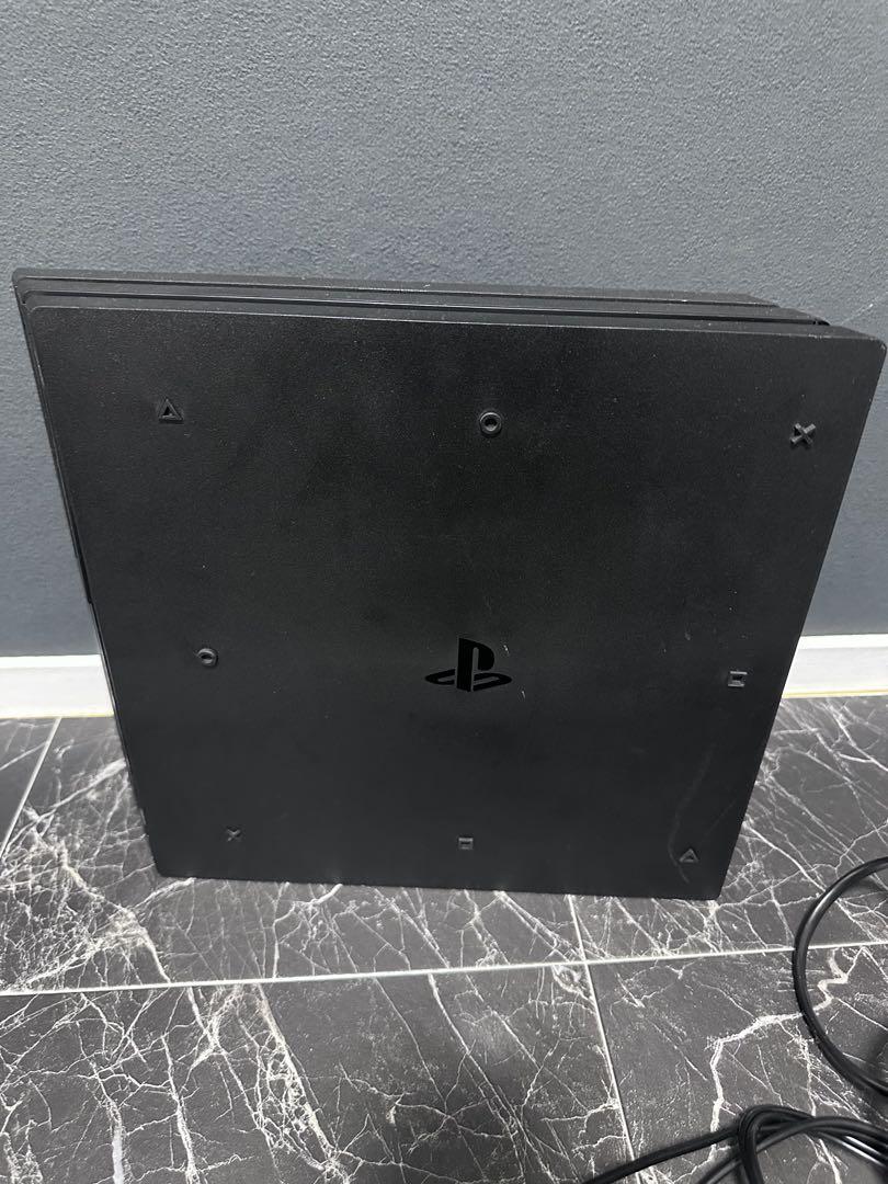 PlayStation 4 pro ssd 換装済み　本体 コントローラー3個付