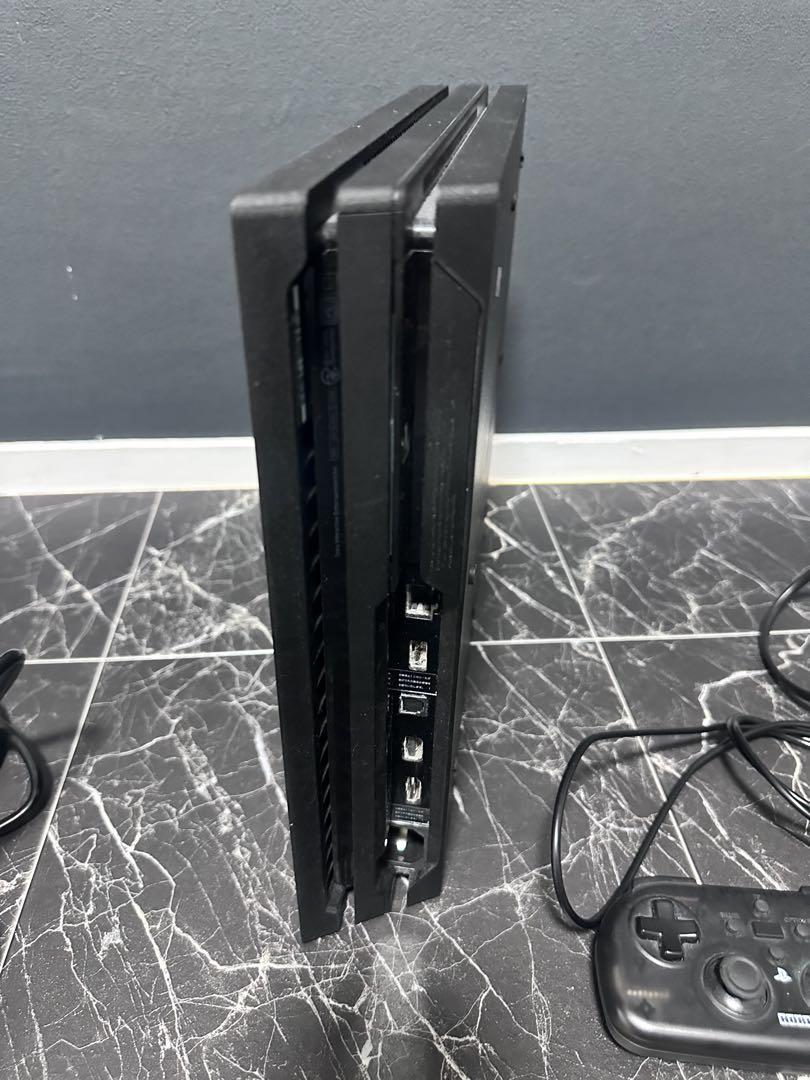 PlayStation 4 pro ssd 換装済み　本体 コントローラー3個付