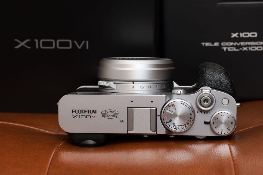 FUJIFILM X100Ⅵ シルバー テレコン、SmallRigグリップ付