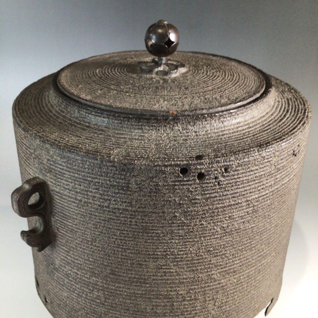 Ｐ５０２　茶釜　『釜師　塵六造』『糸目紋』『筒釜』　共箱　茶道具