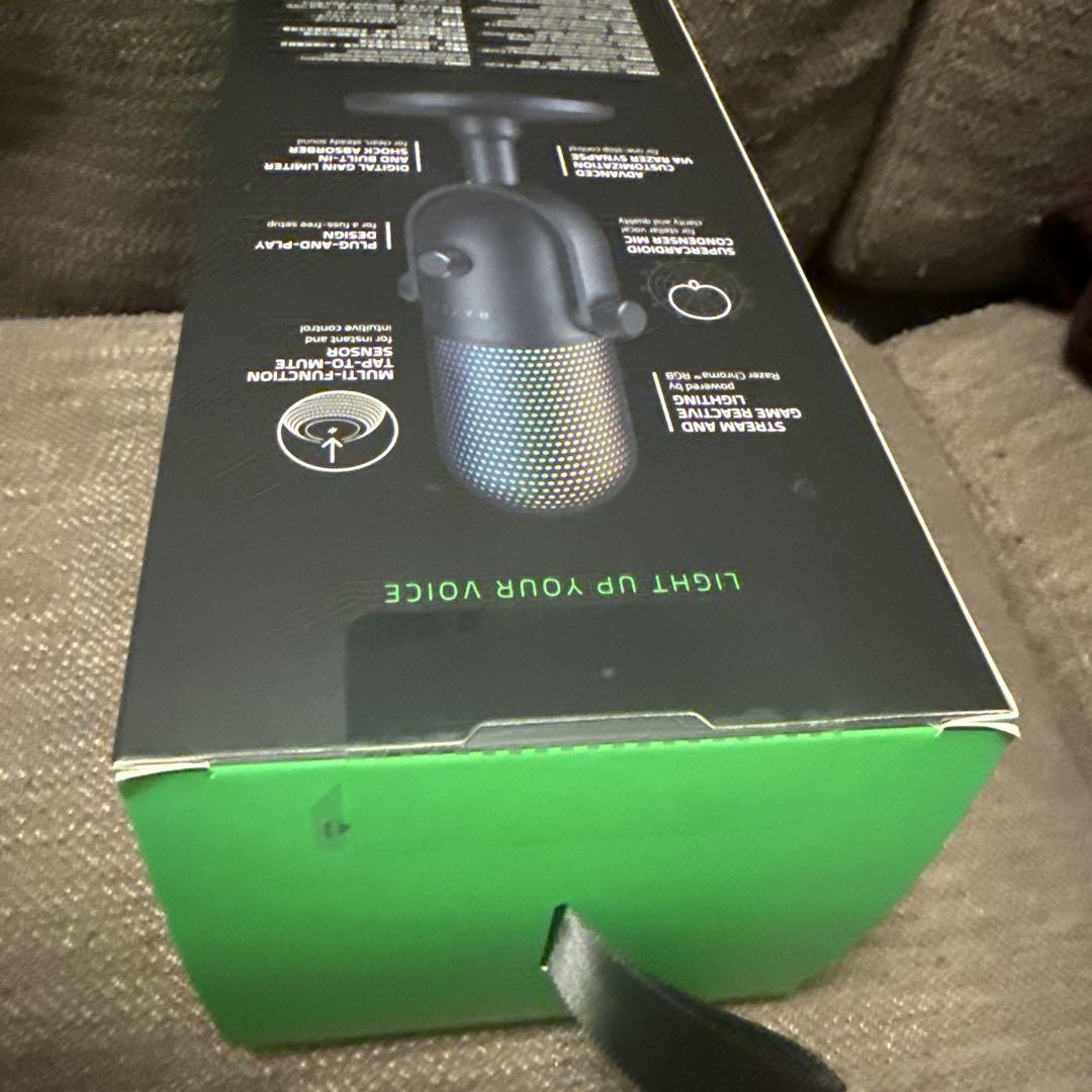 新品　未開封　RAZER SEIREN V3 CHROMA