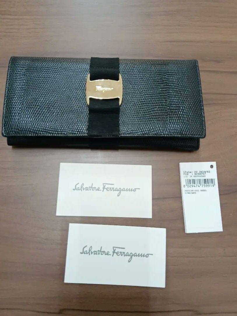 ほぼ未使用　Salvatore Ferragamo リザードヴァラリボン　長財布