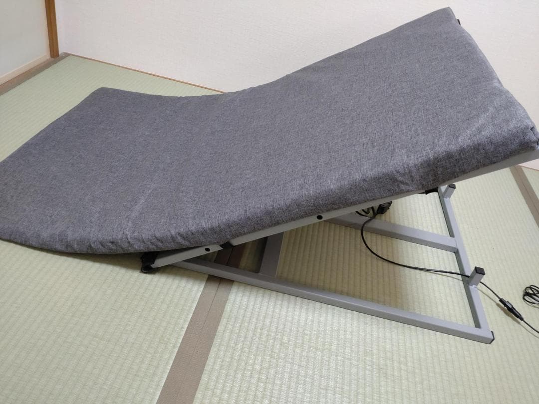 電動リクライニングベッド 背もたれ部分目立った傷や汚れなし