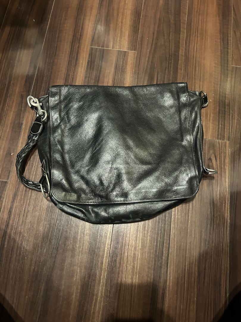 GUCCI ブラックレザーメッセンジャーバッグ