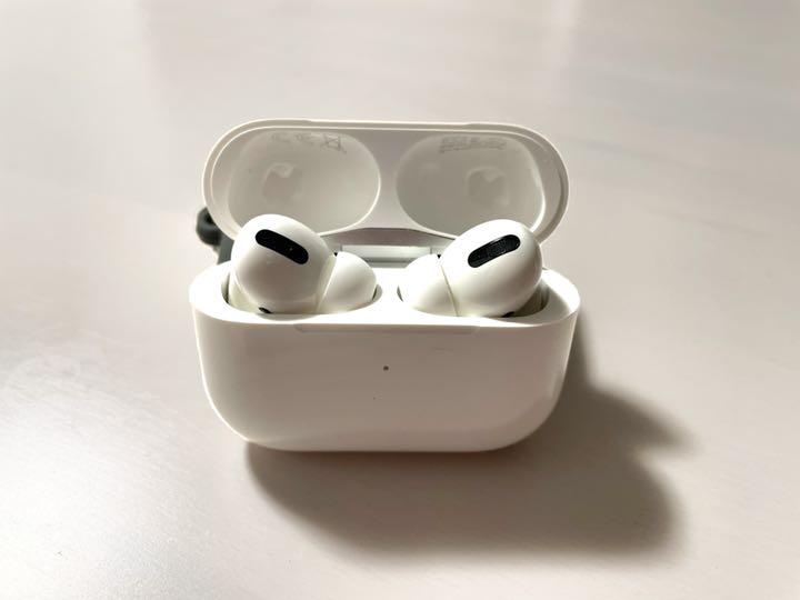 49%割引かわいい! Apple AirPods Pro ケース+本体 美品 【正規品 気に入って購入 【美品】Apple AirPods 本体 Pro イヤフォン