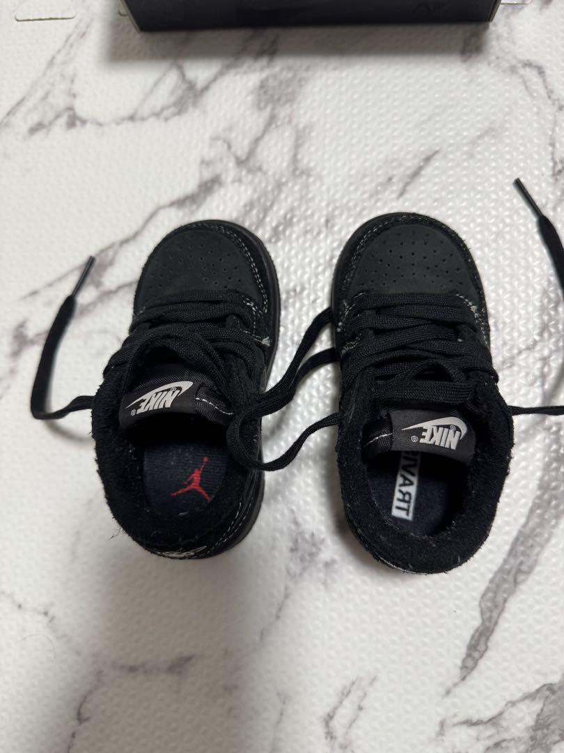 × Nike