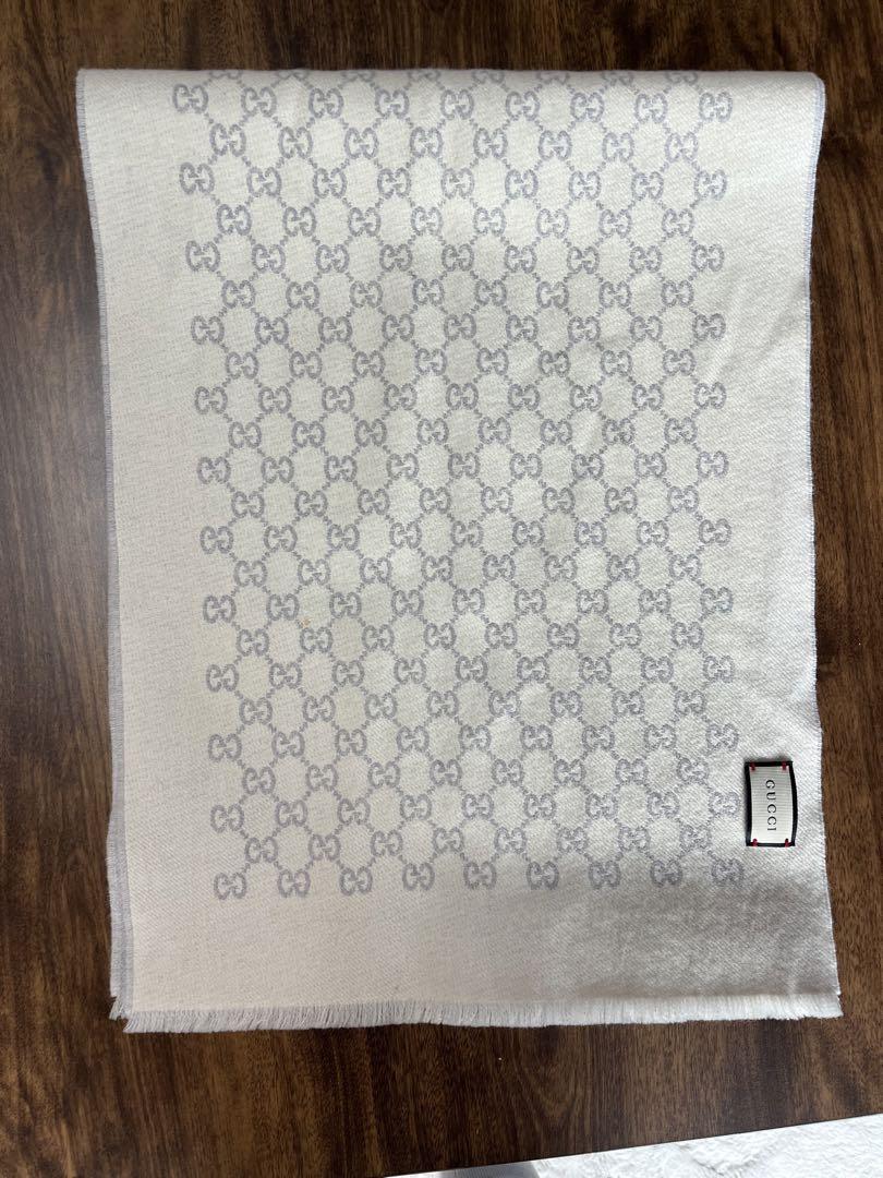 GUCCI 薄手のマフラー