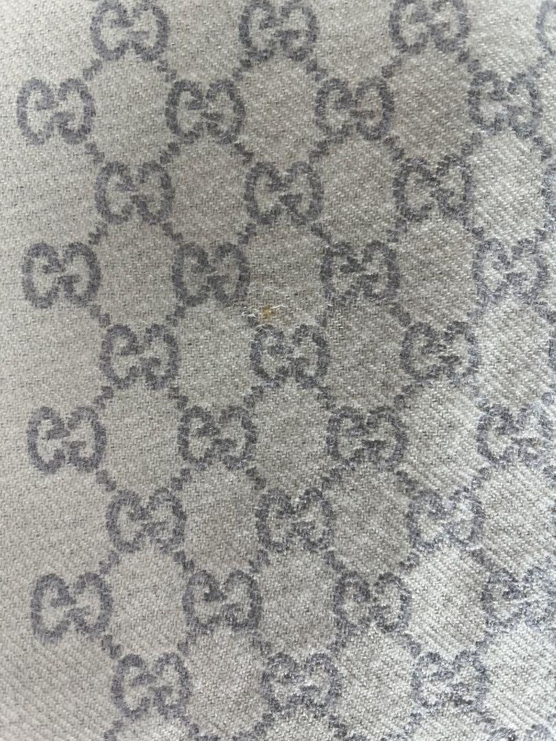 GUCCI 薄手のマフラー