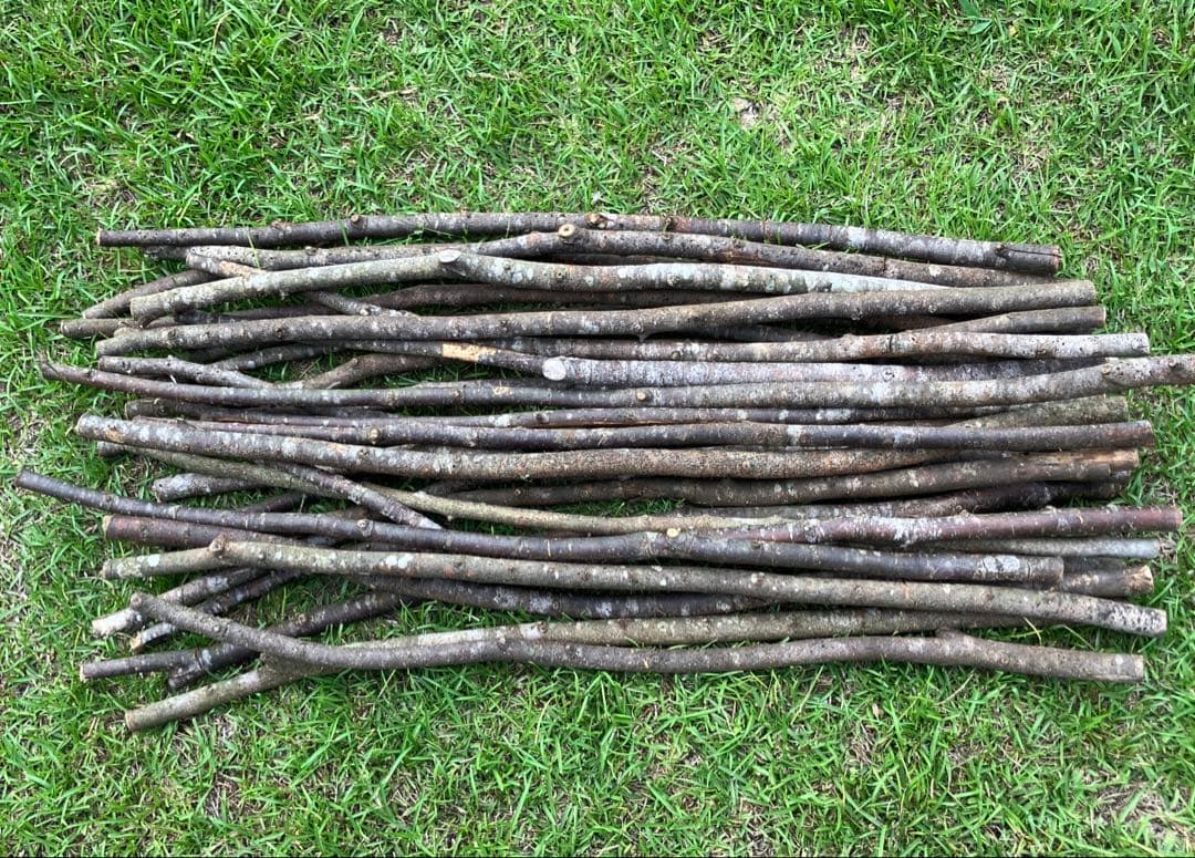 欅ケヤキの枝　90〜100cm Φ2〜2.5cm位　30本　木工　クラフト