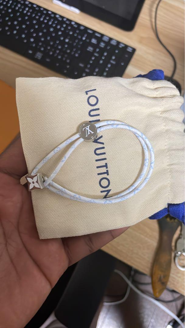 LOUIS VUITTON ホワイトレザーブレスレット