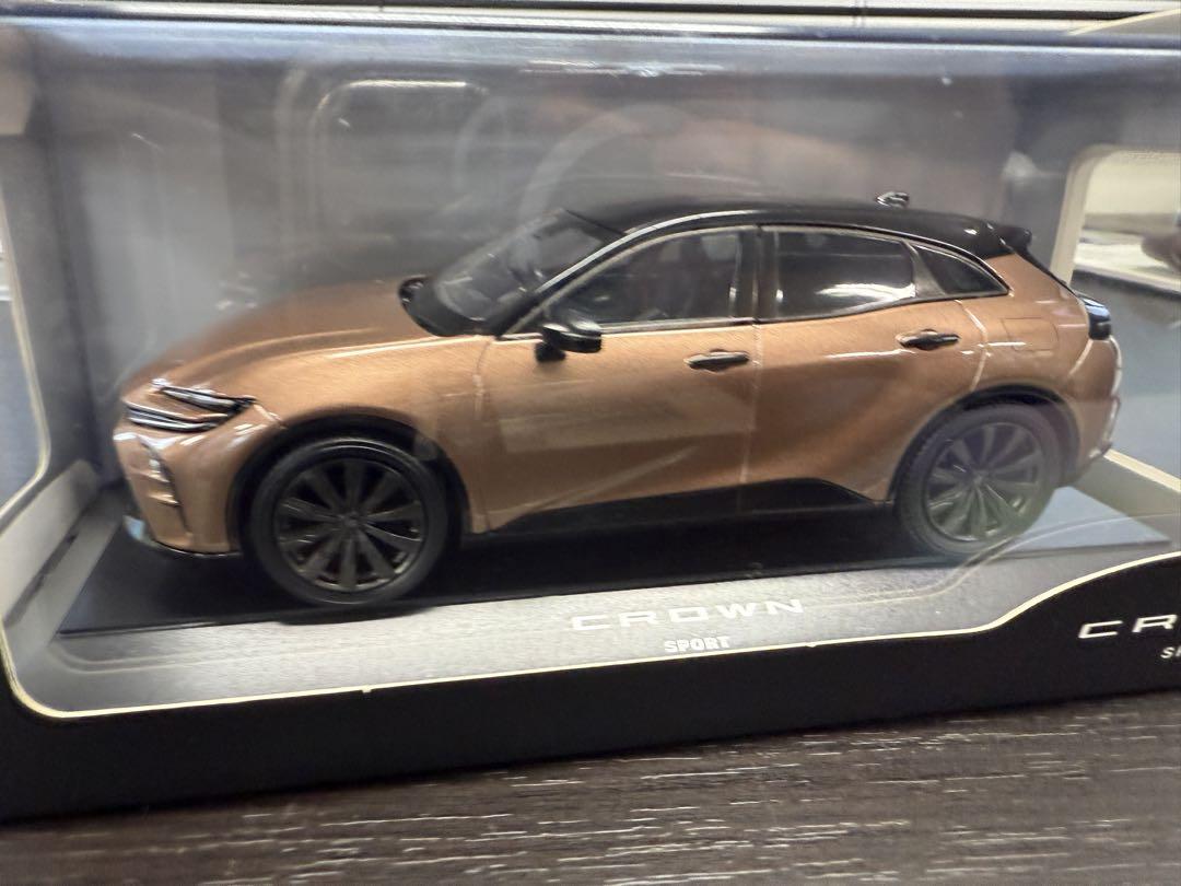 CROWN SPORT 1/30 スケールミニカー ブラック✖️プレシャスブロンズ