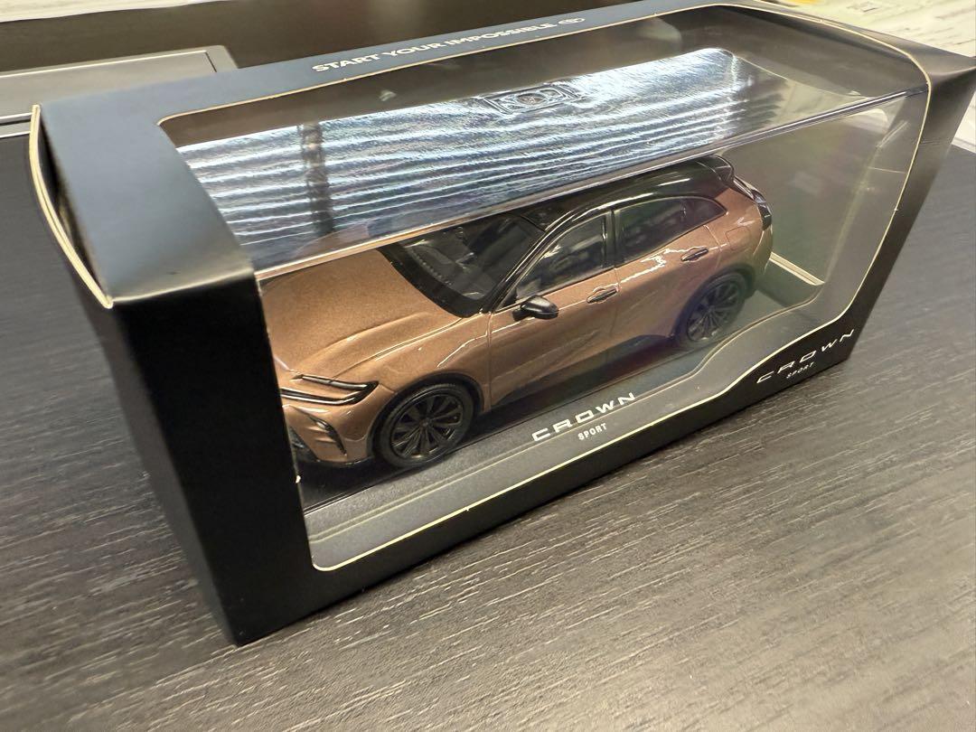 CROWN SPORT 1/30 スケールミニカー ブラック✖️プレシャスブロンズ