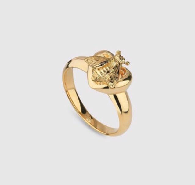 日本未発売レア! GUCCI Beeハートモチーフ付きリング