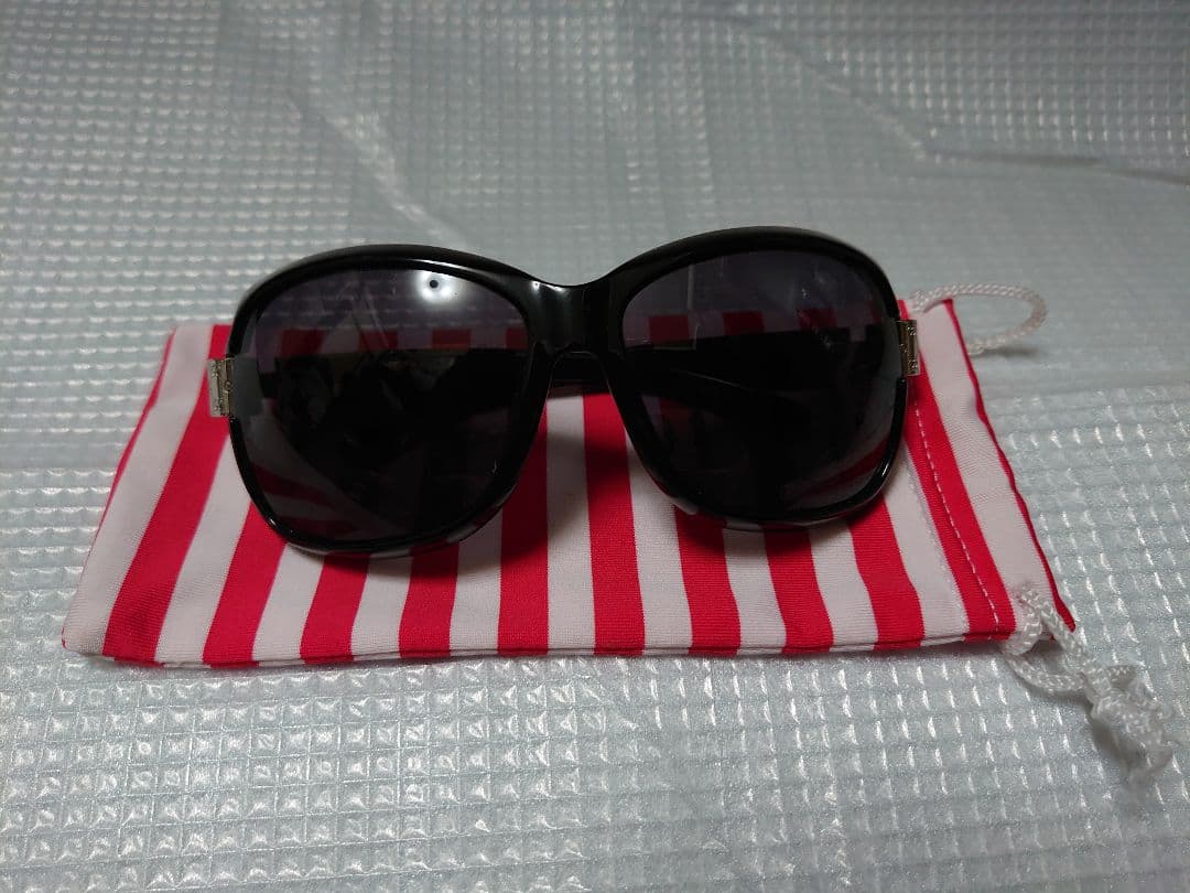 18%OFF】 美品‼ グッチ サングラス 黒 ロゴシルバー GG柄 2985 N S