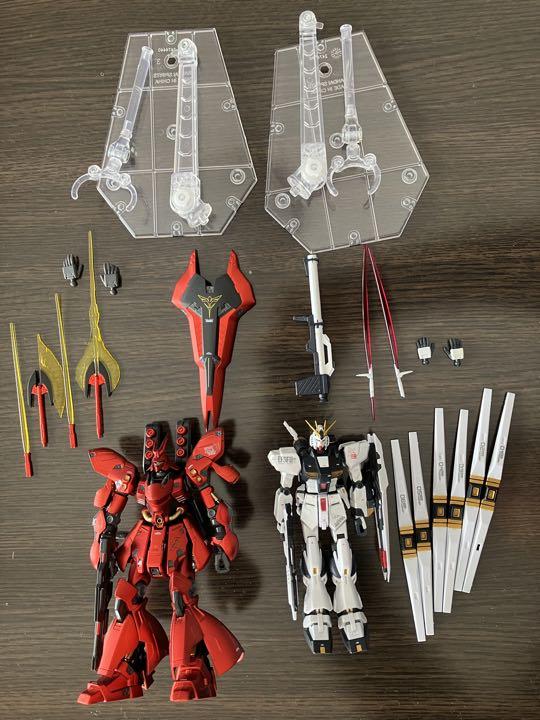 νガンダム、サザビー　バンダイスピリッツフィギュアセット