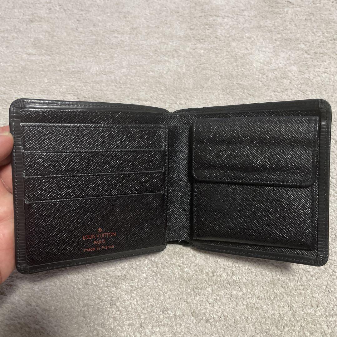 Louis Vuitton エピ　二つ折り財布 黒