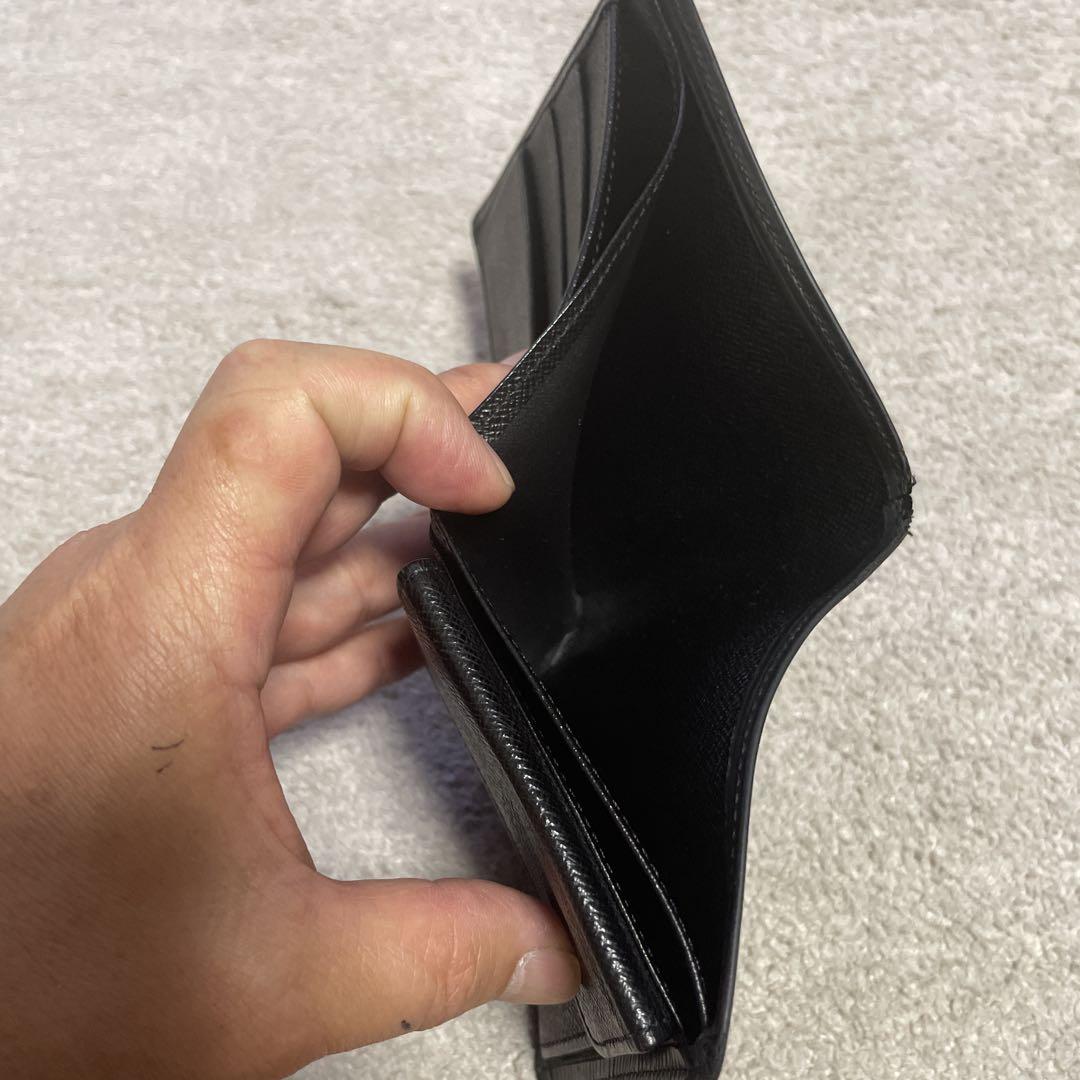 Louis Vuitton エピ　二つ折り財布 黒