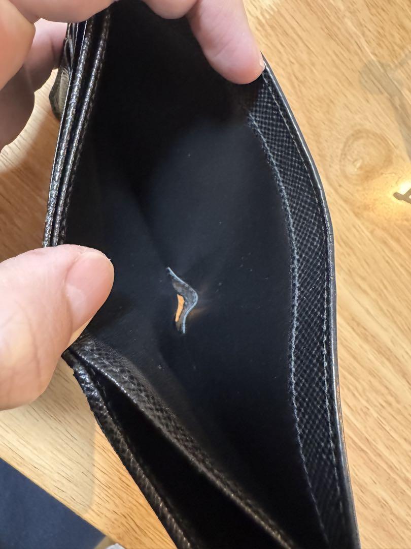 PRADA 二つ折り財布 黒 レザー
