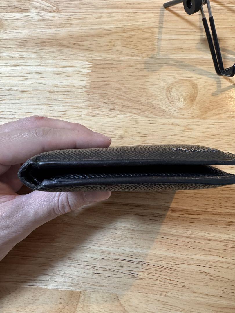 PRADA 二つ折り財布 黒 レザー