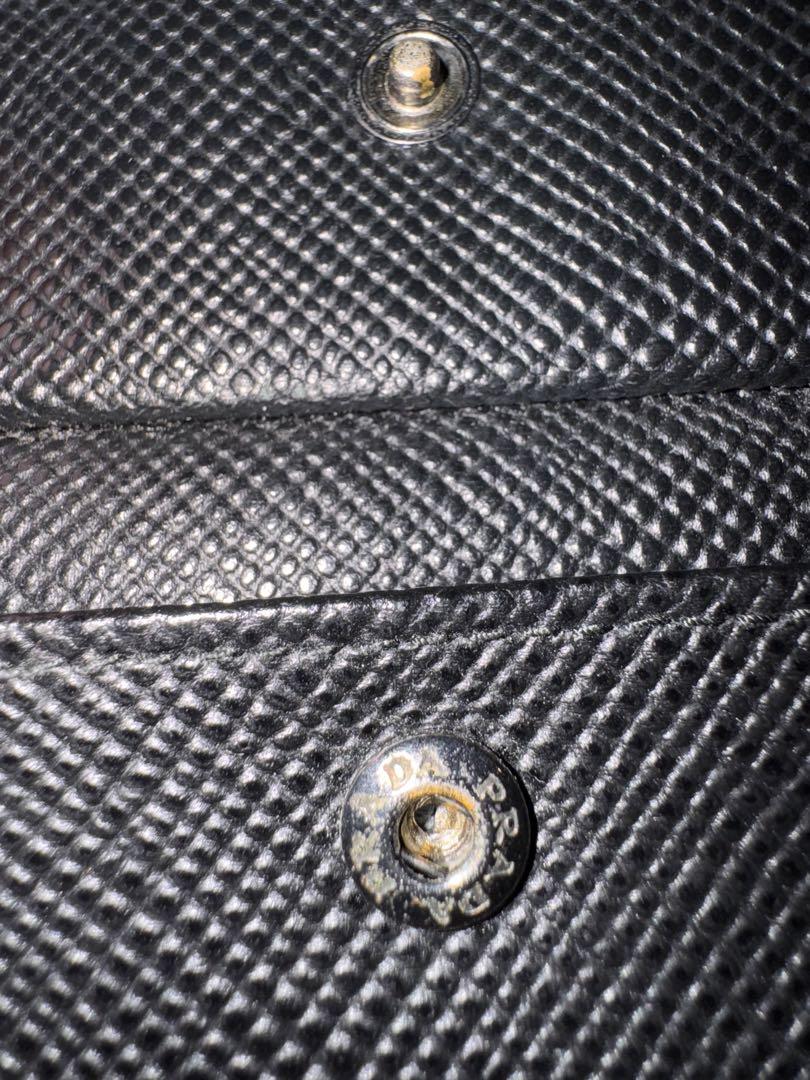 PRADA 二つ折り財布 黒 レザー
