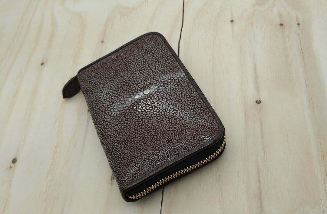 スティングレイ革ラウンドファスナー財布ブラウン