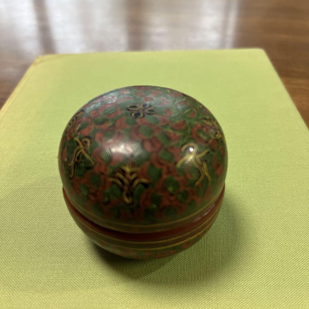超格安価格 キンマ彫 松野 赤い漆の香合 工芸品