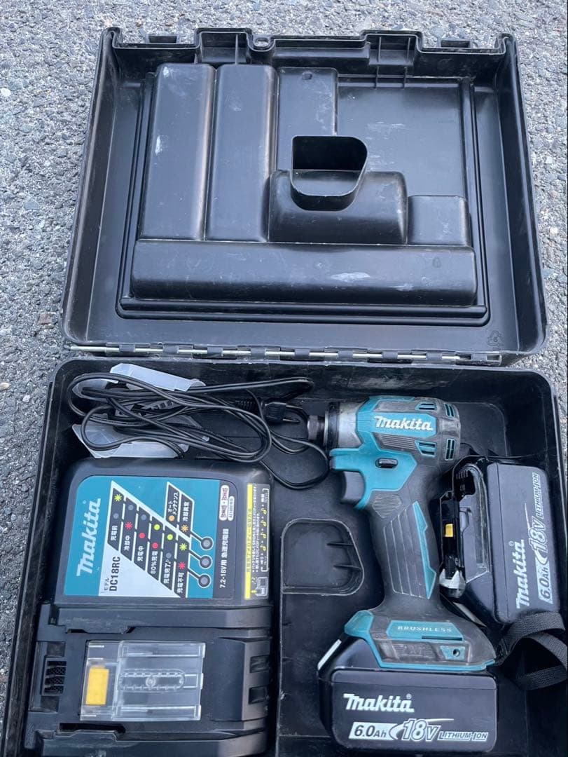 マキタ　インパクトドライバー　TD173D 新品バッテリーサービス