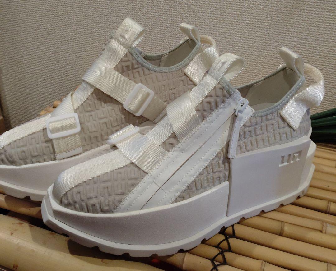 ジッパー付きストラップ厚底スニーカー 【人気製品】