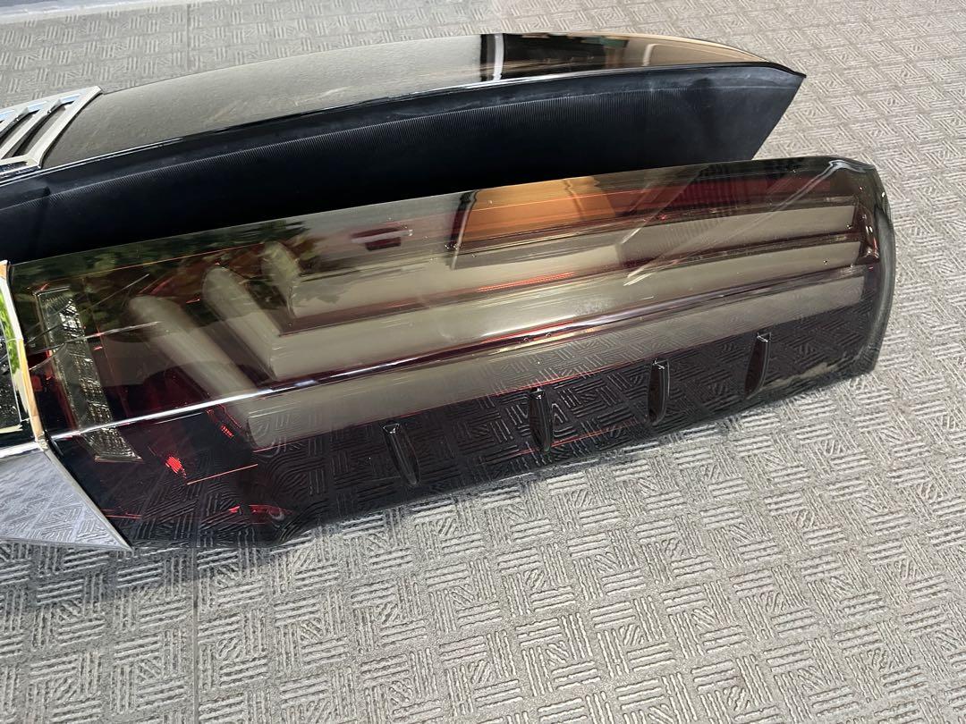 VOXY 80系　前期　テールランプ