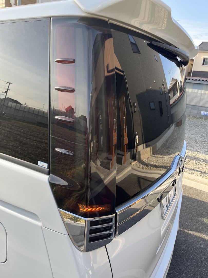 VOXY 80系　前期　テールランプ