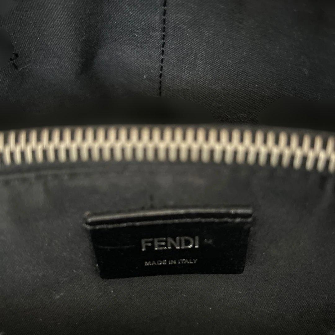 FENDI ブラックレザーショルダーバッグ