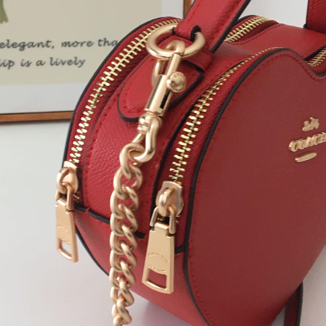 新品 COACH レザー ハートクロスボディバッグ レッドアップル 赤