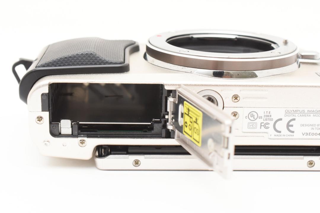 オリンパス E-PL6 ミラーレスデジタルカメラ ボディ シルバーOlympus