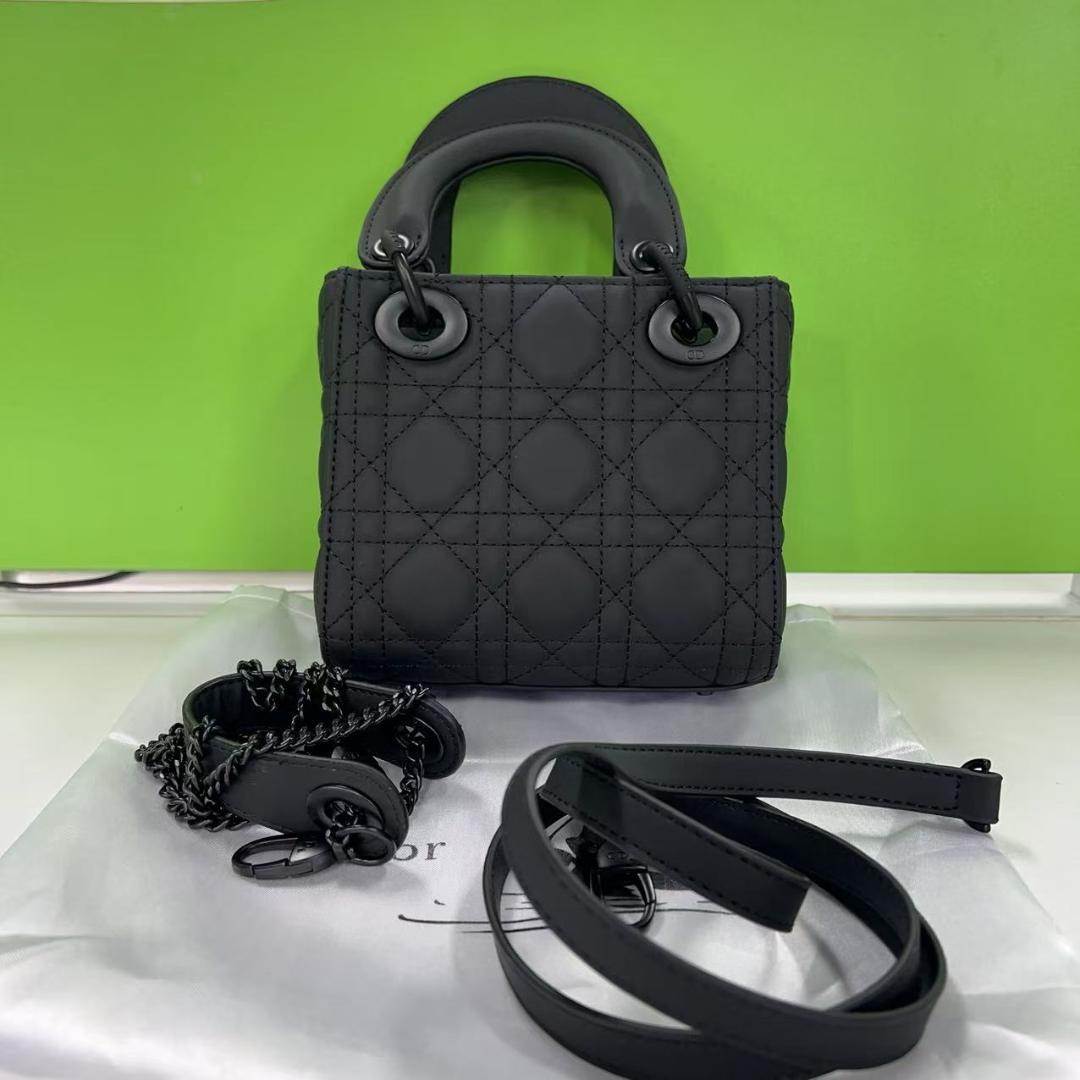 DIORブラックキルティングショルダーバッグ **